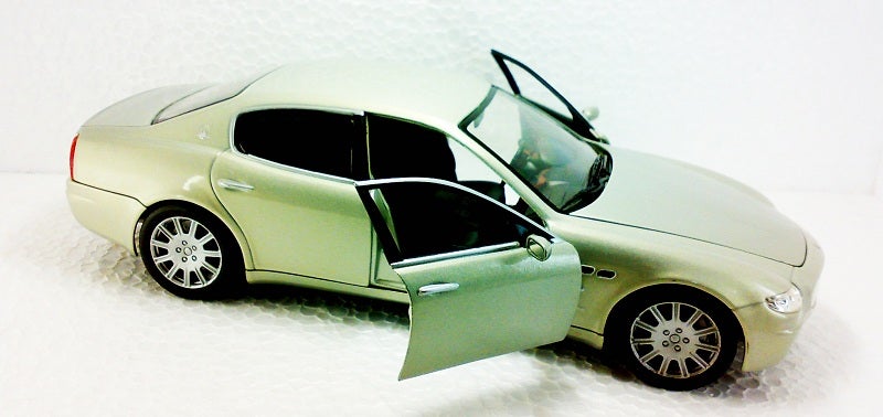 Maserati Quattroporte 1:18 by Hotwheels/Mattel | DiecastXchange Forum