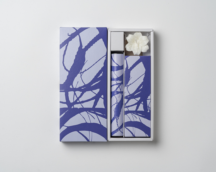 刺繍 菊麗［コシノジュンコ蝋燭線香付］｜弔電の刺繍・押し花を低価格