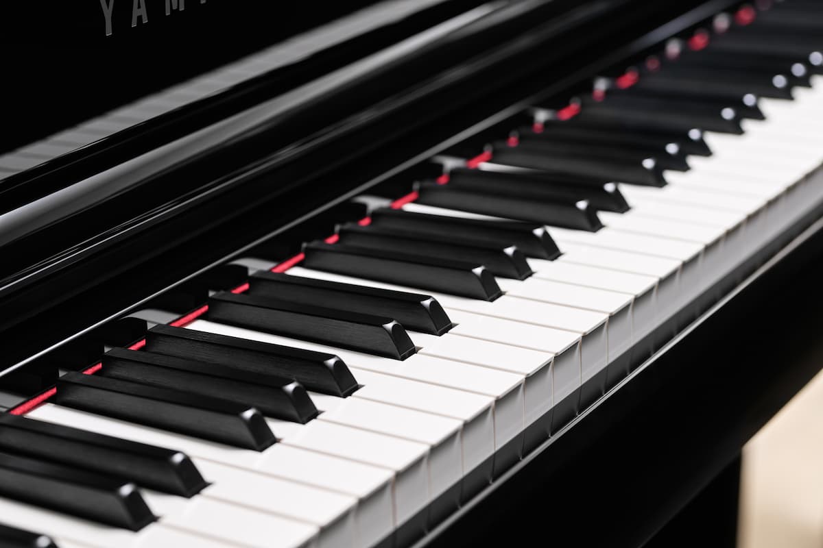 ヤマハ CLP-875R 電子ピアノ【高低自在椅子&ヘッドホン付き