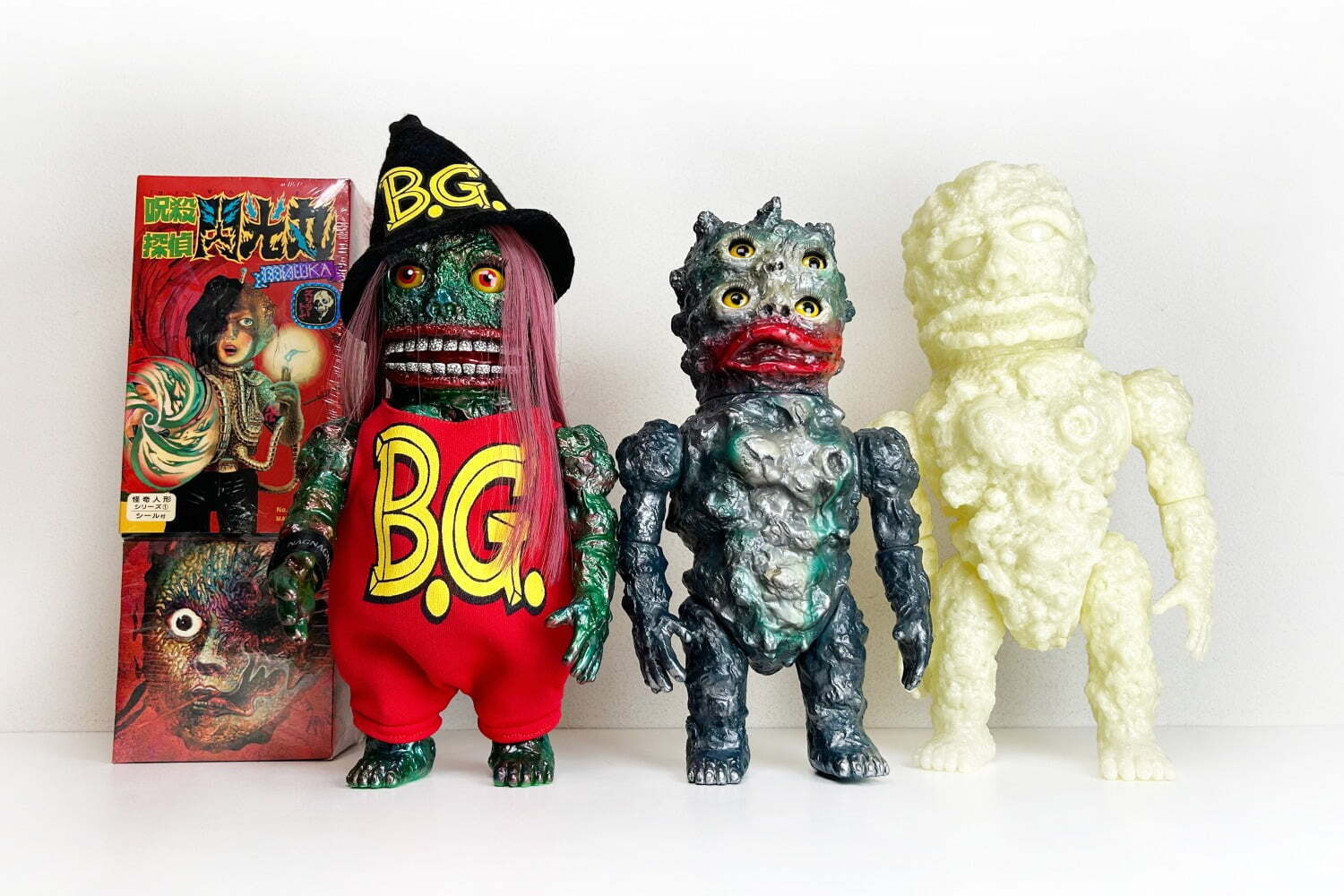 造形作家・NAGNAGNAGの展覧会がTOGA 青山で『暴力原人』などソフビ4