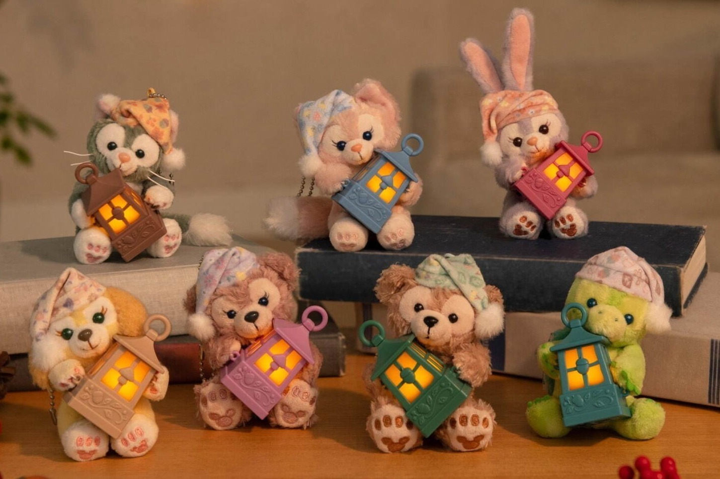 ダッフィー＆フレンズ“秋のお泊り会”楽しむぬいぐるみなどグッズや限定