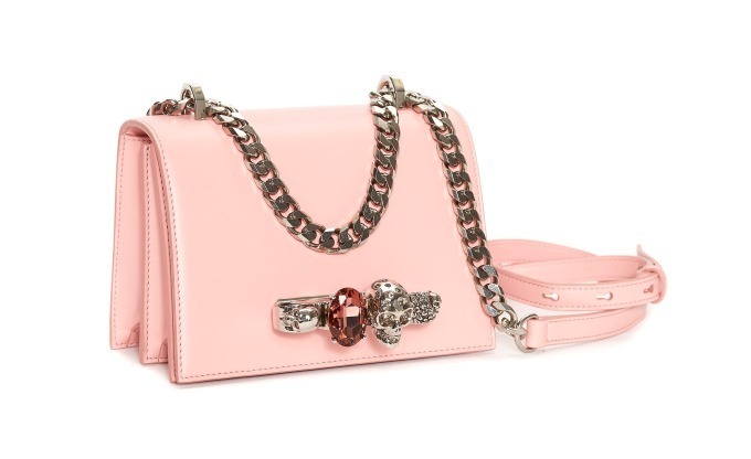 アレキサンダー・マックイーン 新宿タカシマヤ」国内初の新コンセプト