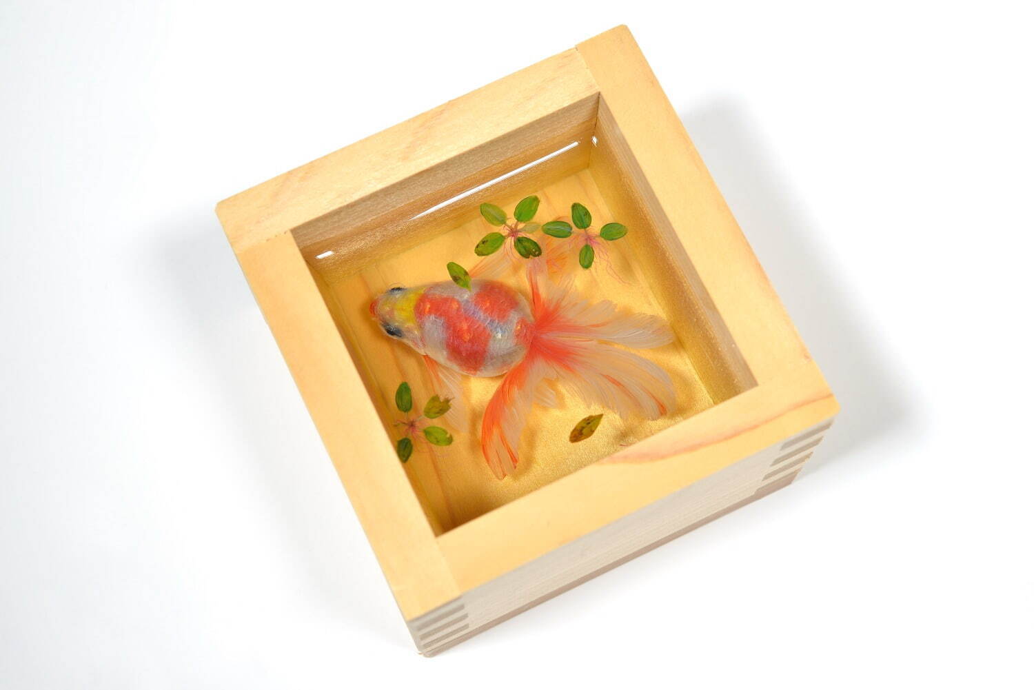 リアルな金魚アート”深堀隆介展「金魚解禁 日本橋」生きているような