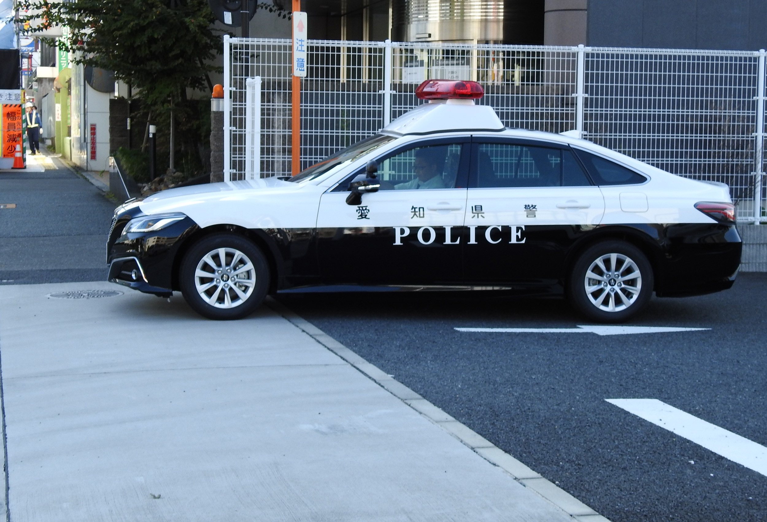 新型220系クラウンパトカーの詳細