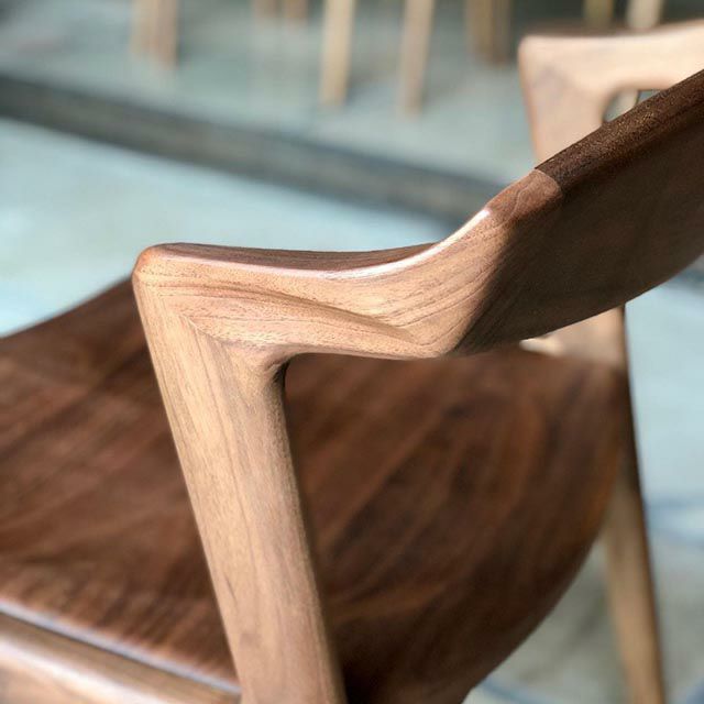 シキファニチア ユナ セミアームチェア・ウッド（板座） – FELICE.ONLINE