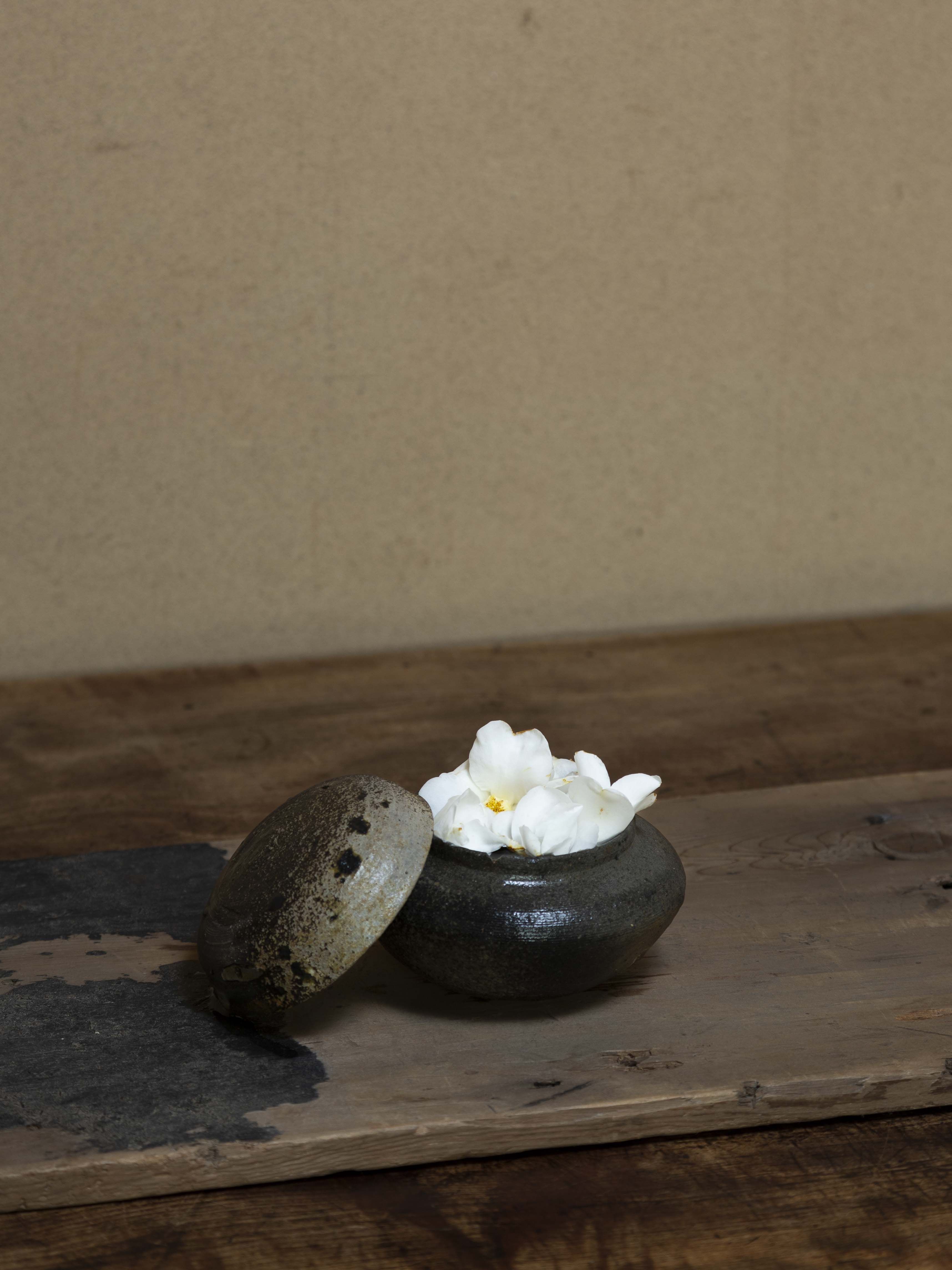 43 須恵蓋付小壺 | 花と器と 高木孝 | ブログ | 工芸青花 kogei-seika