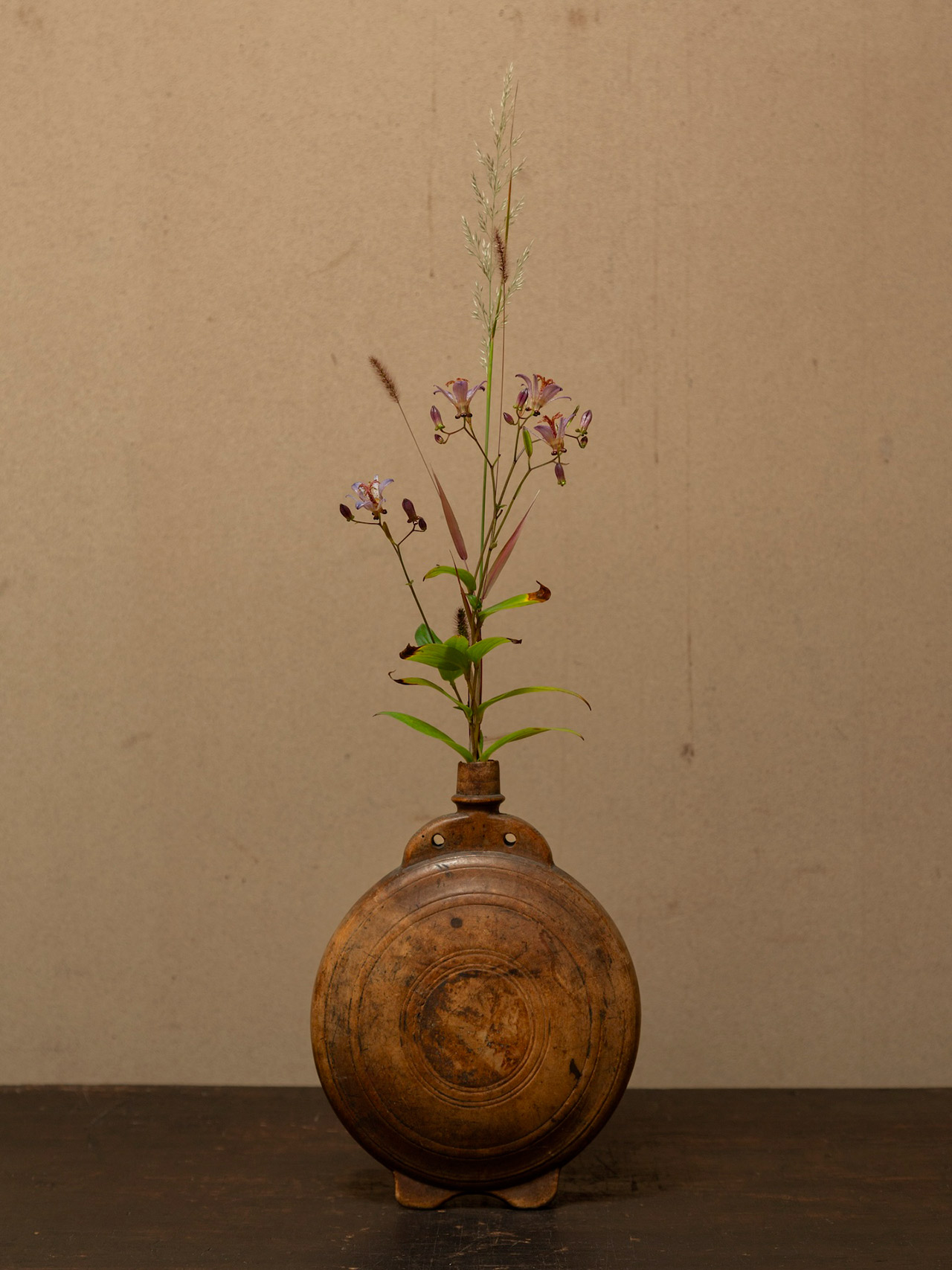 59 欧州木製扁壺| 花と器と 高木孝 | ブログ | 工芸青花 kogei-seika