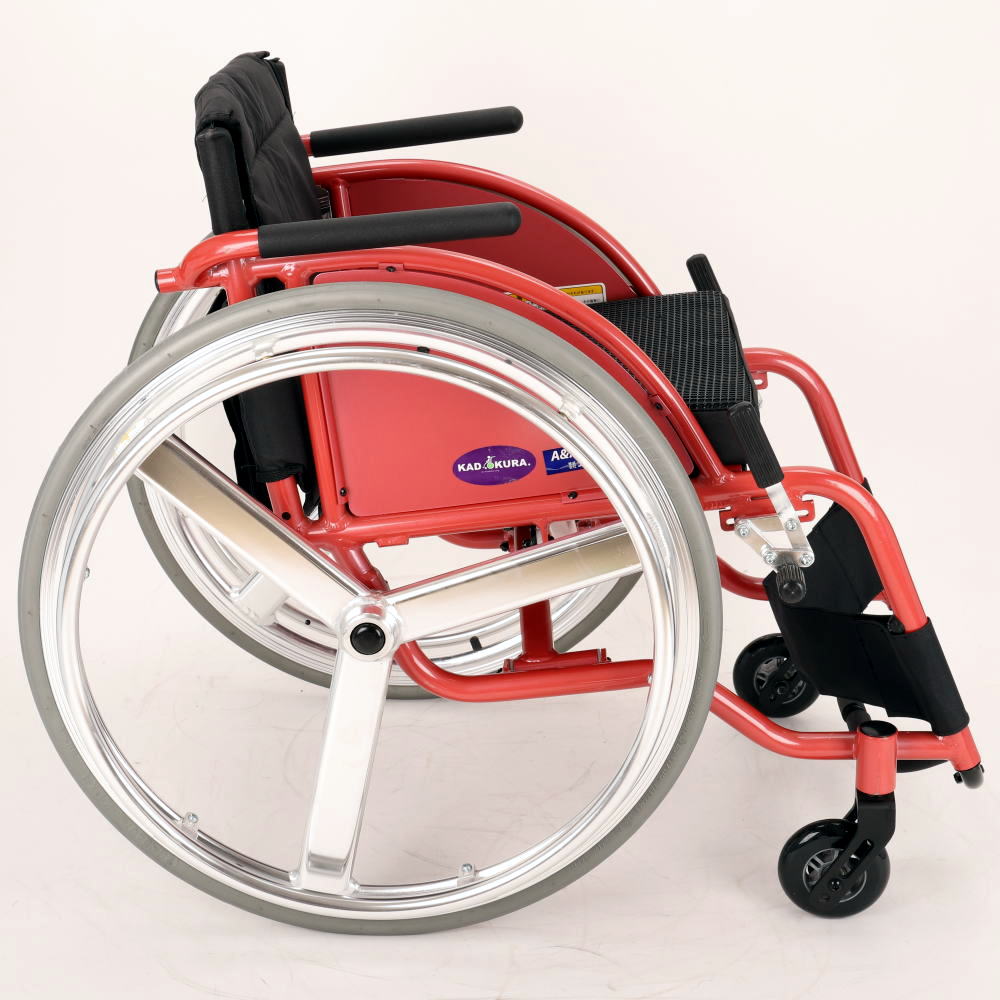 ストライク|乗り心地重視のPUノーパンクタイヤ採用