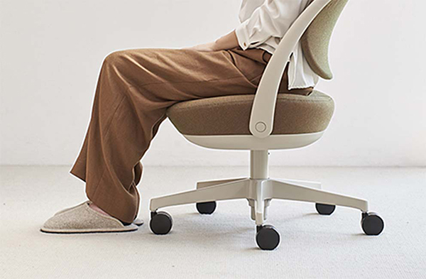 パラベル】オカムラの在宅ワーク用チェア&デスクParabel - Kagg.jp