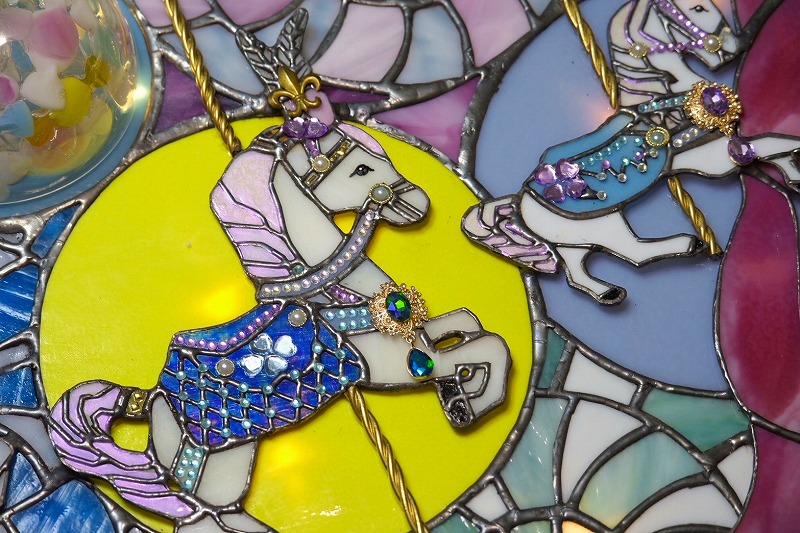 湘南の冬を彩るステンドグラス展開催 | カナロコ by 神奈川新聞