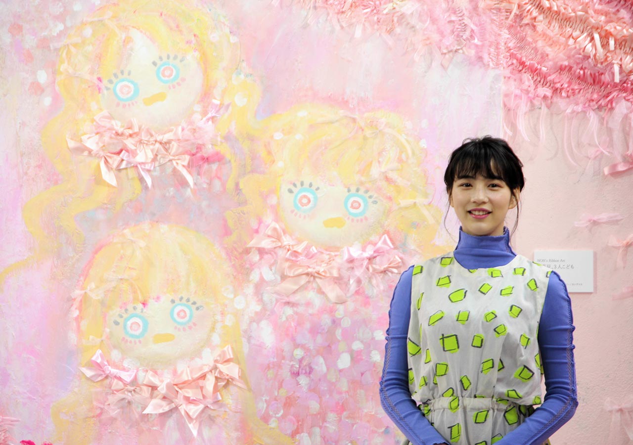 のんさん「室内でもお花見」 JR横浜タワーでリボンアート 動画