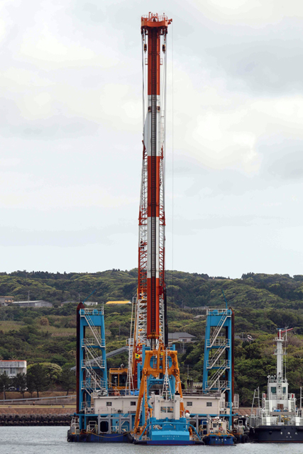 KiPiOの散歩道 船☆450t吊全旋回式起重機兼杭打船 CP-4501