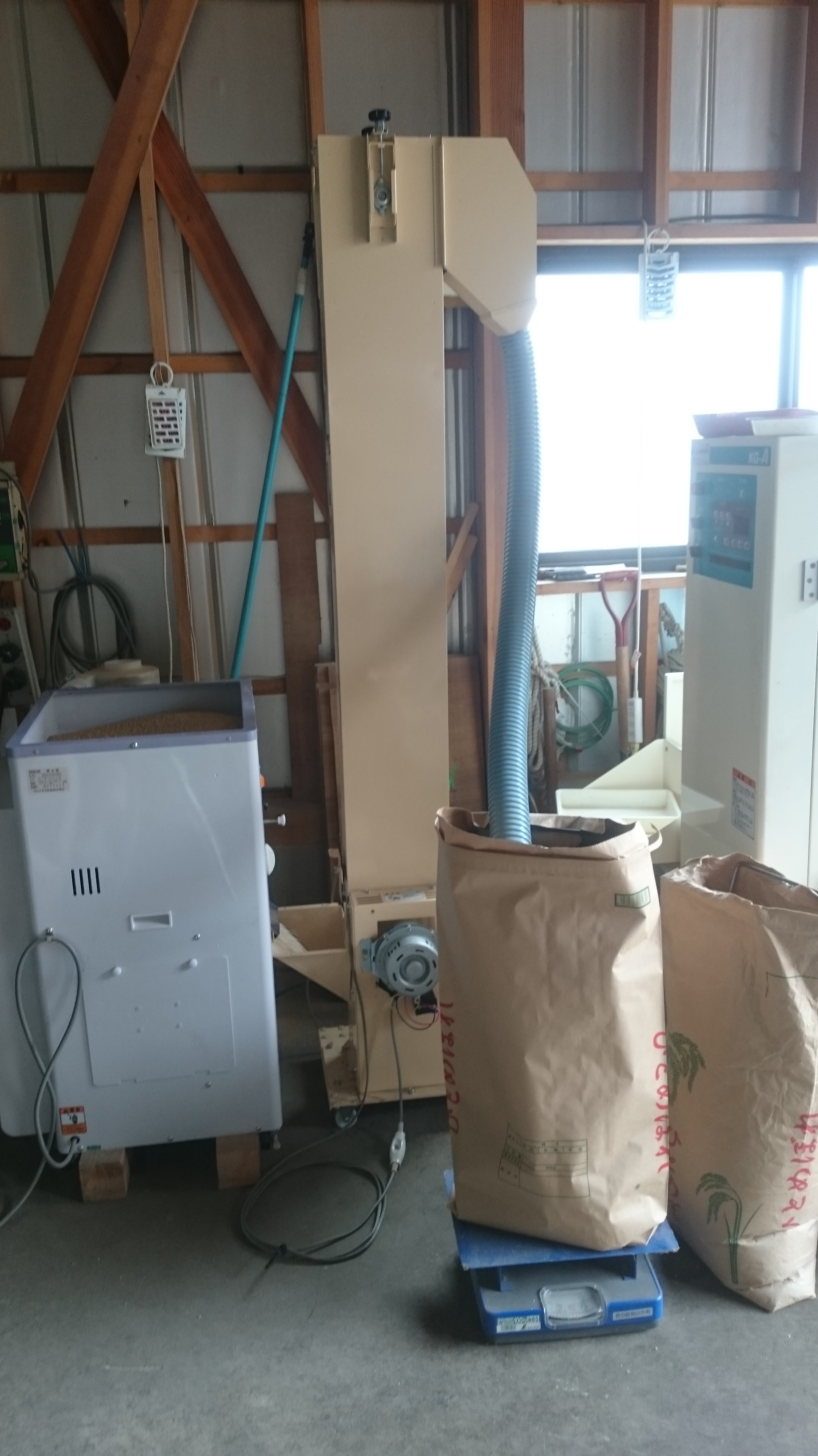 玄米用3吋昇降機 - 株式会社ホクエツ