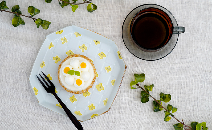 黄花市松皿［徳永製陶所］│黄色いお花が何とも愛らしい、隅切り型の