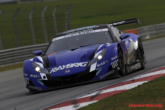 Honda | #100 RAYBRIG HSV-010(伊沢拓也/小暮卓史組)が3位表彰台を獲得