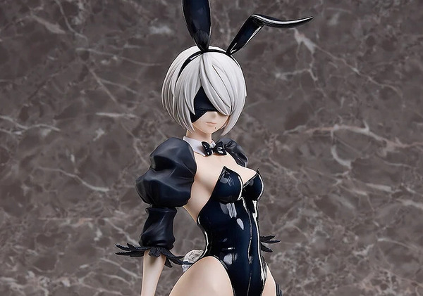 太ももを見ろ！」と言わんばかりの迫力！「ニーアオートマタ」より「2B