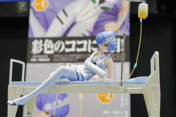 綾波レイ、アスカの大型造形物も！「エヴァワンフェス」珠玉の作品が大