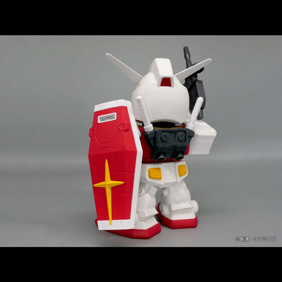 SD「RX-78-2 ガンダム」と「 RX-75 ガンタンク」がジャンボソフビに