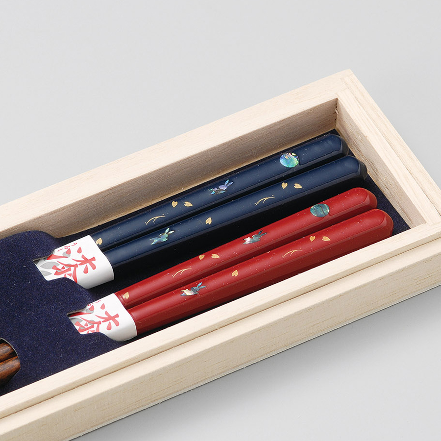 夫婦箸 月に桜 木製 漆塗り 木箱入り 12-16901 漆器の井助