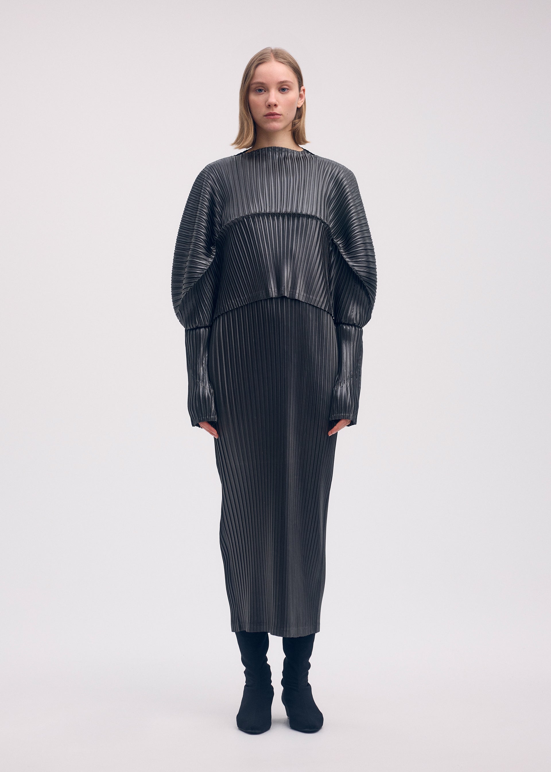 GLOSSED METAL PLEATS – isseymiyake.com