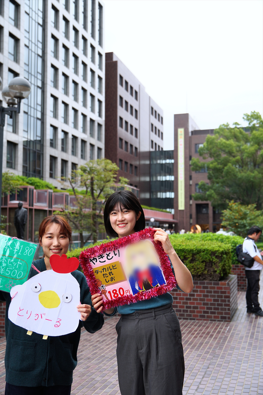 文化祭の焼鳥「武庫女×JGROUPコラボ」 | ジャパンフードサービス