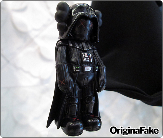 メディコムトイ OriginalFake MINI ダース・ベイダー (KAWS Ver