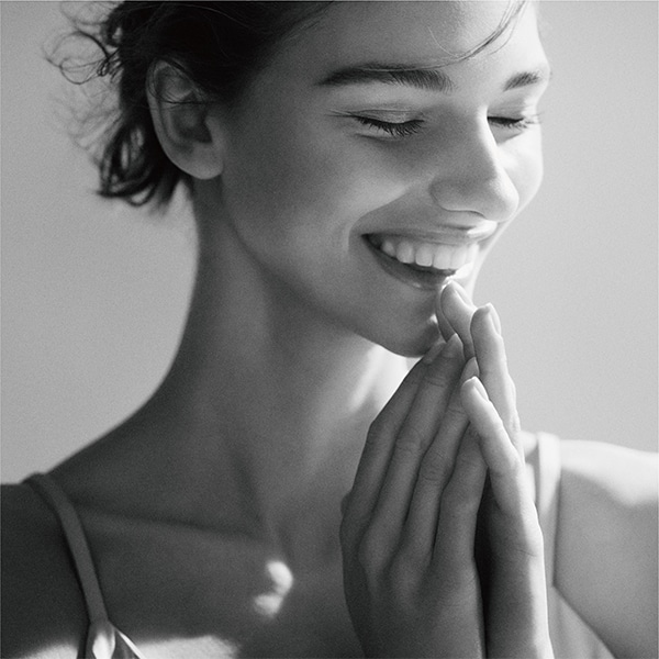 アイコニックブルーム オードパルファン(30mL): FloraNotis