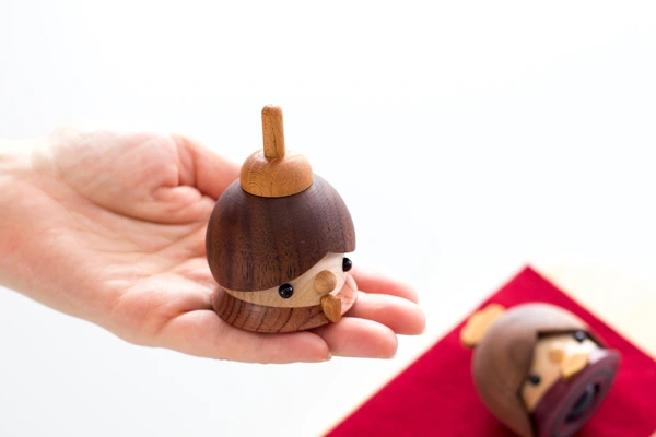 どんぐりひな人形 こまむぐ 木製雛人形｜木のおもちゃ専門店おもちゃの