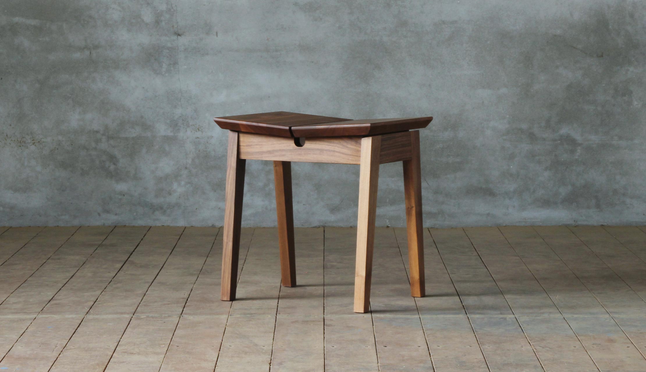 どんなテイストにも合わせやすい、無垢スツール｜SOLID大阪