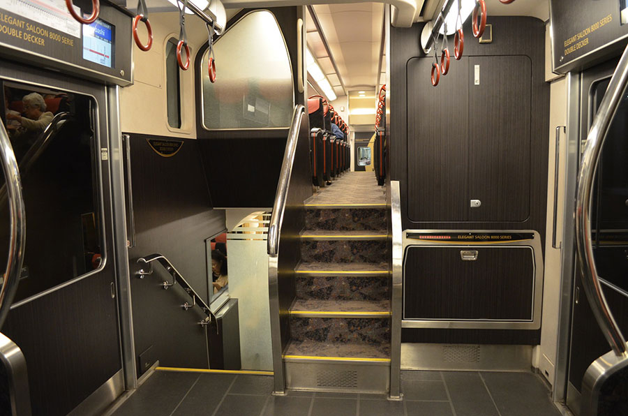 乗っていいか迷う…」観光客は困惑？ 京阪電車のダブルデッカー | Lmaga.jp