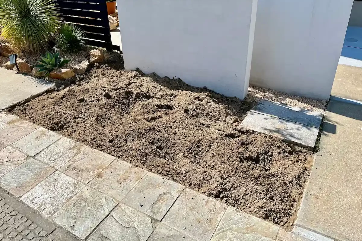 ドライガーデンの土の作り方！配合や掘る深さまで徹底解説