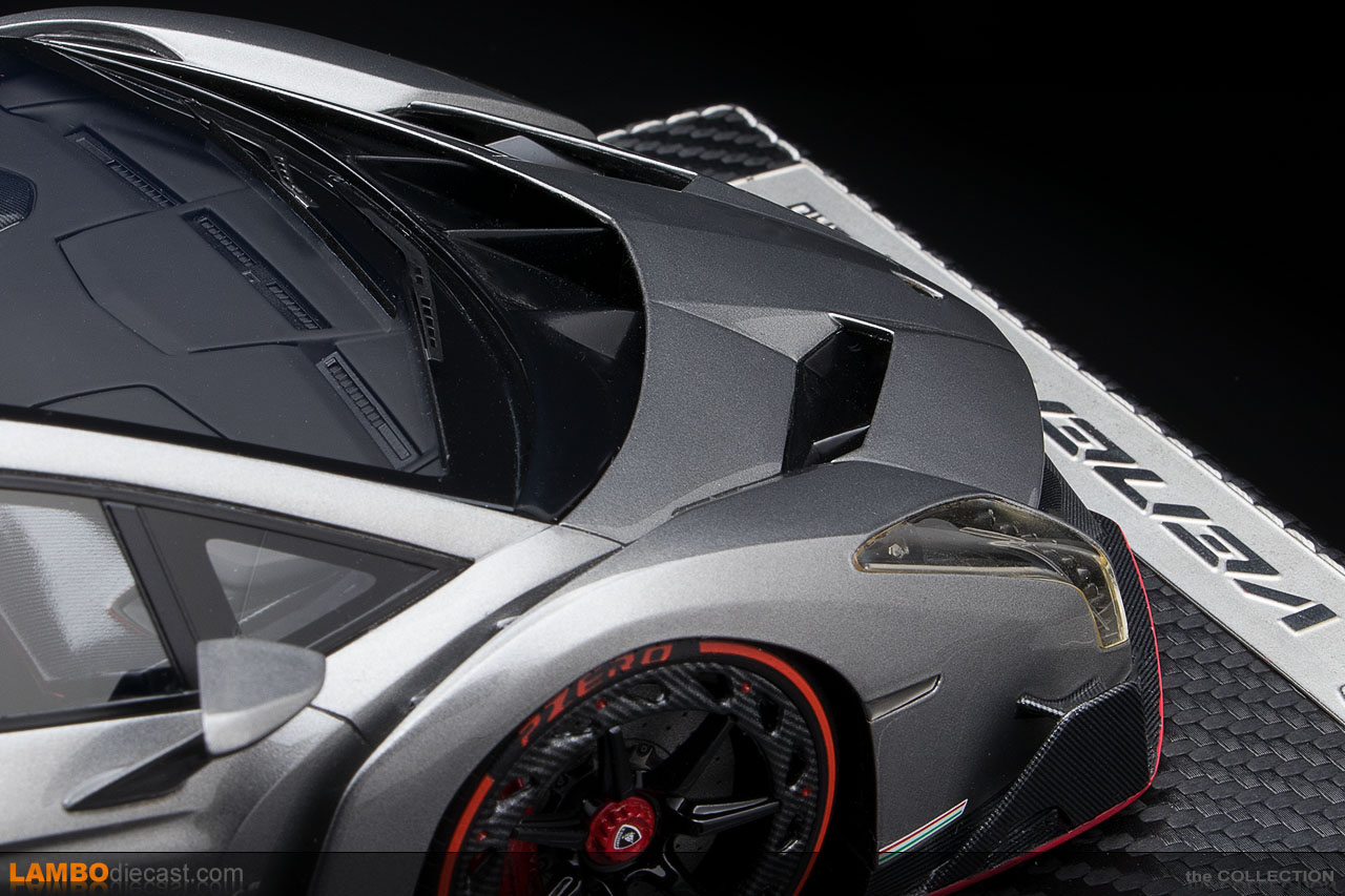 The 1/18 Lamborghini Veneno LP750-4 from Kyosho, a review by