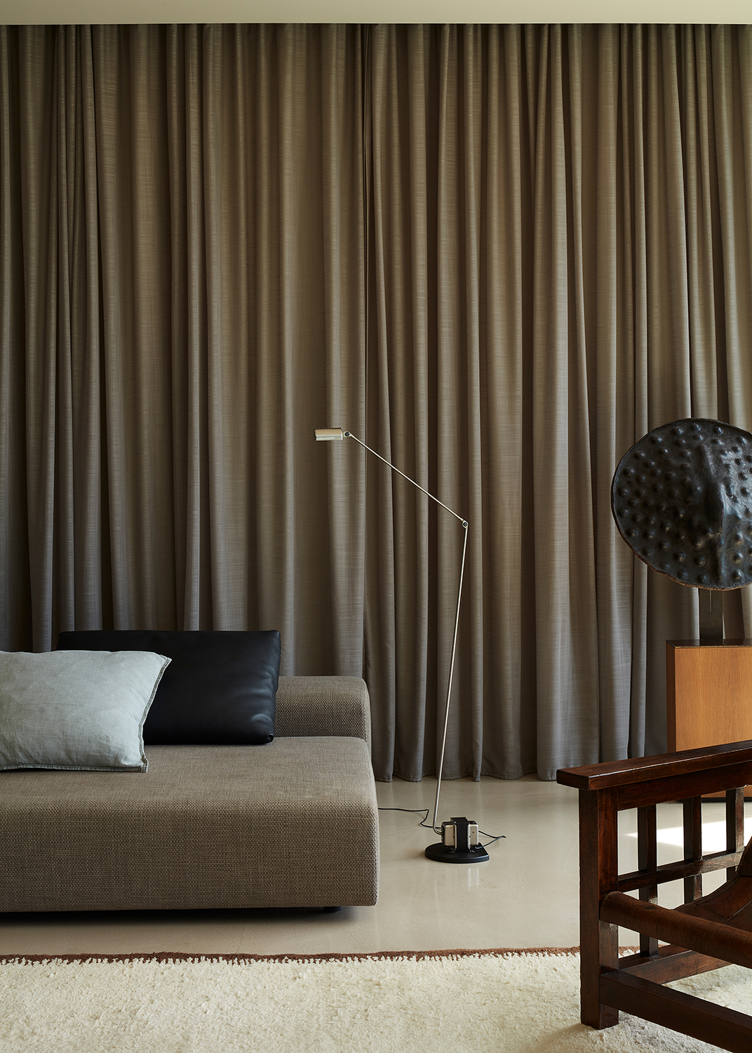 LUMINA Daphine LED floor（ルミナ ダフィーネ）｜イタリア・スペイン