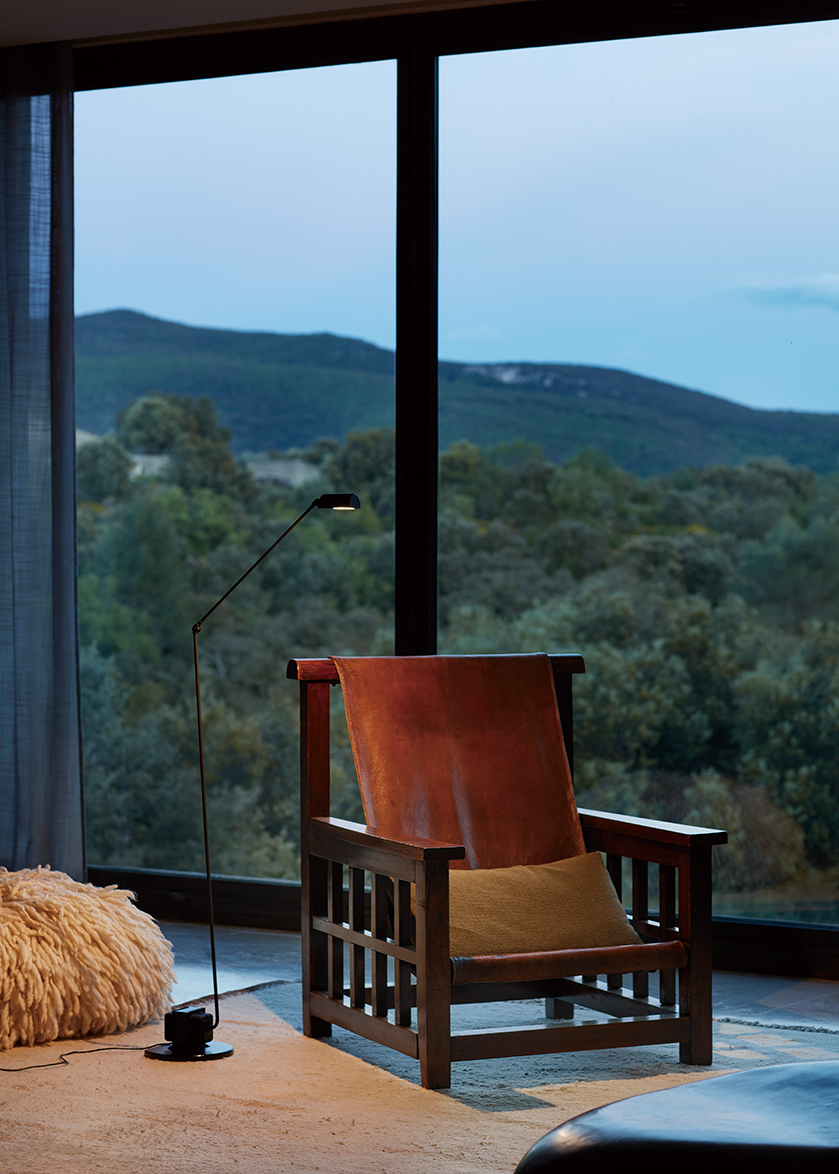 LUMINA Daphine LED floor（ルミナ ダフィーネ）｜イタリア・スペイン