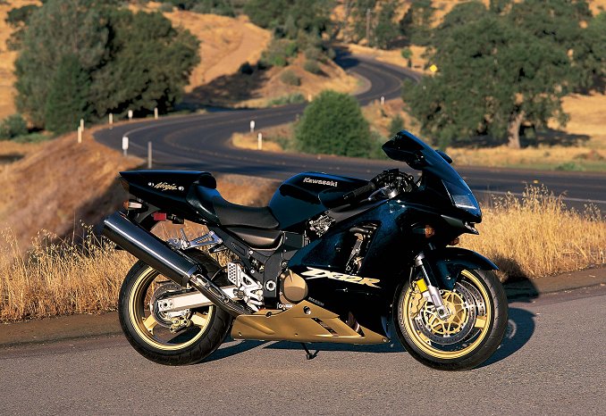 Kawasaki Focuses on Refinement for 2002 | MotorcycleDaily.com