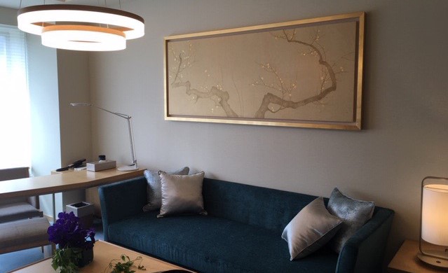 リビングに飾るホテルライクなアート・絵画