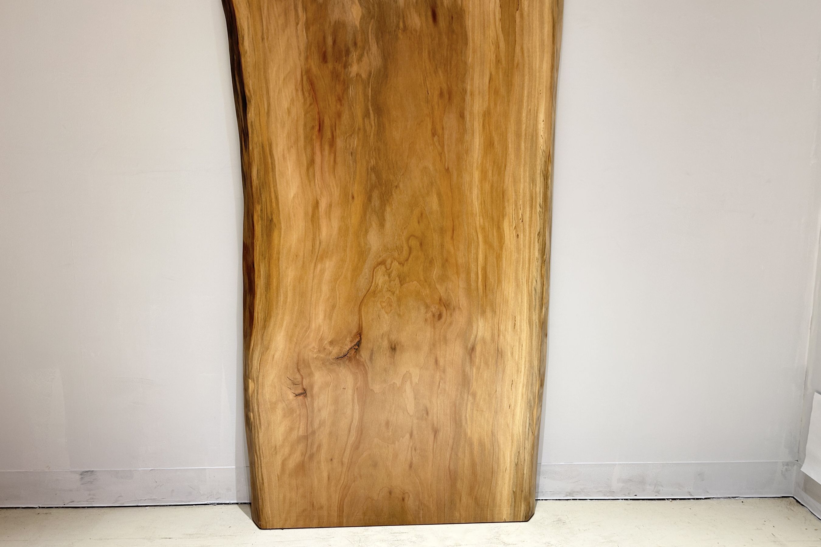 天然木 東京 新宿 東五軒町展示 モンキーポット材 一枚板 テーブル用天