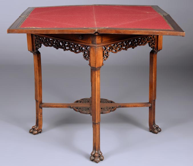 Japanese style game table with an engraved decoration - Gueridons