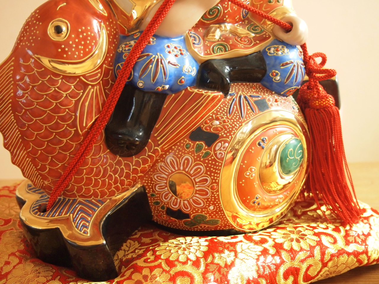 九谷焼 8号小槌のり戎 盛（布団付） 九谷焼マルヨネ 陶芸窯和陶房