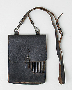 東ドイツ NVA/VOPO 50's 黒革マップ・ケース/WWIIタイプ/ストラップ付