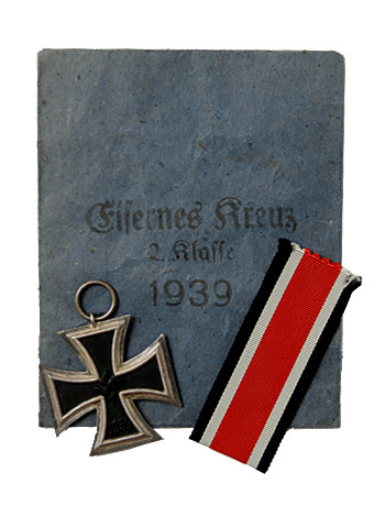 WWII ドイツ軍、第二級鉄十字章（リボン＆袋付き）/実物・未使用