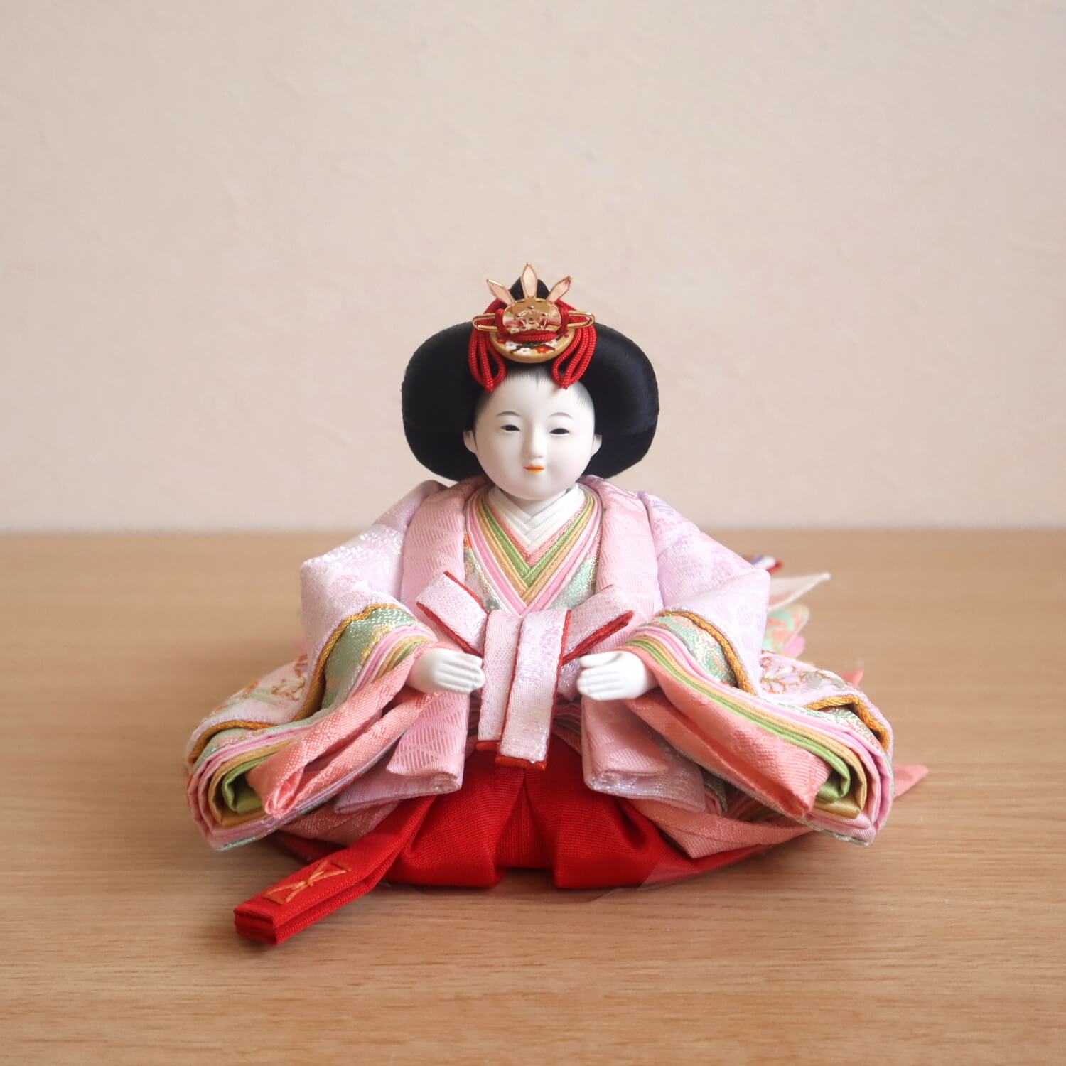 最新作 小出松寿作 三寸おぼこ雛 京刺繍 金駒 雪輪桜 頭師：市川伯英