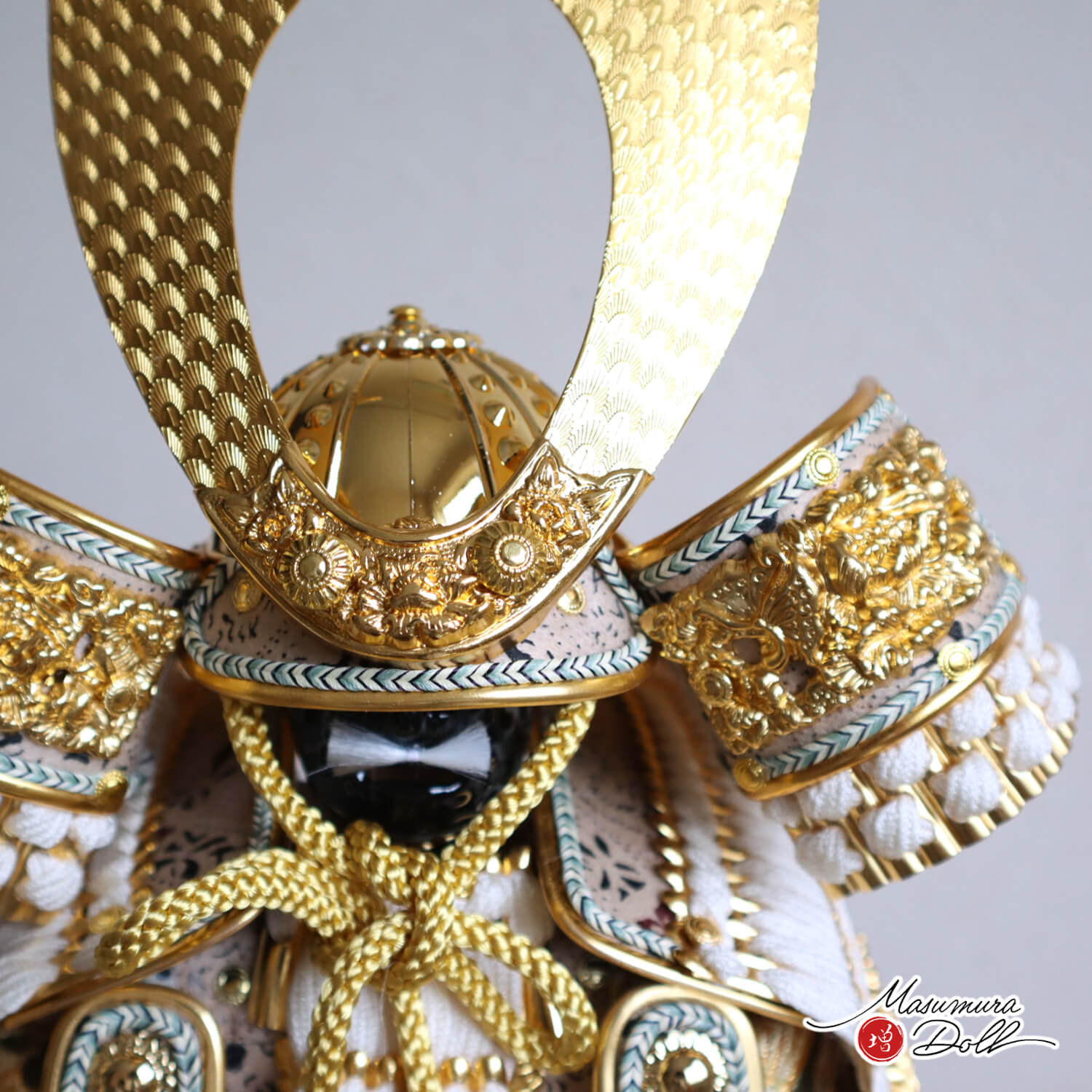 五月人形 ケース飾り 鎧 兜 鎧 ケース 白糸鎧 金小札 白木ケース飾