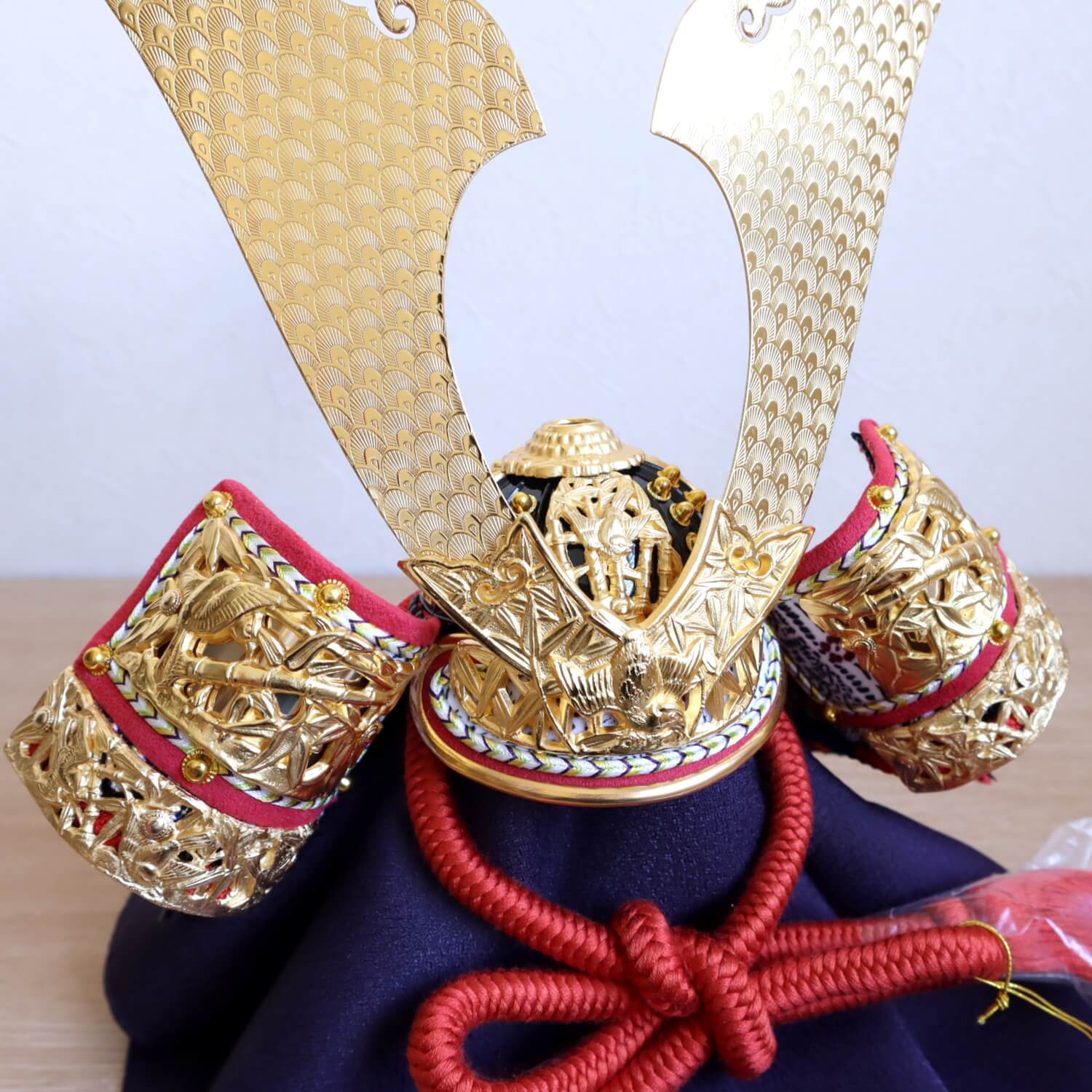 大越忠保作 春日大社所蔵国宝模写「国宝・竹雀金物兜」赤糸縅 黒小札