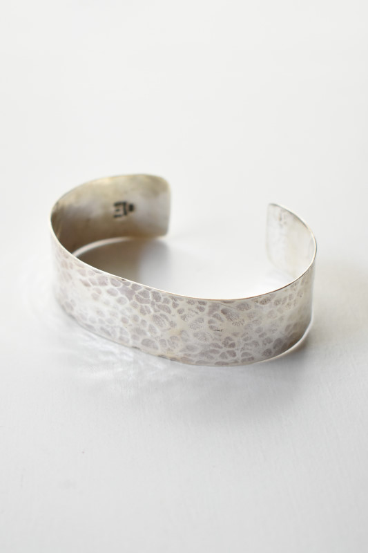 Ericka Nicolas Begay (エリッカニコラスビゲイ) Hammered Bangle