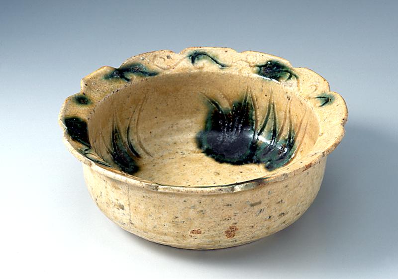 黄瀬戸輪花向付 - MIHO MUSEUM