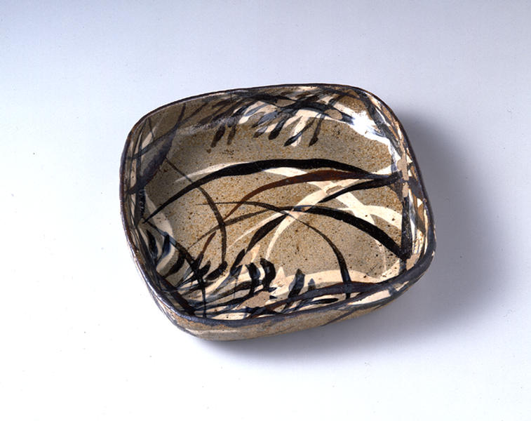 乾山銹絵染付草文四方鉢 - MIHO MUSEUM