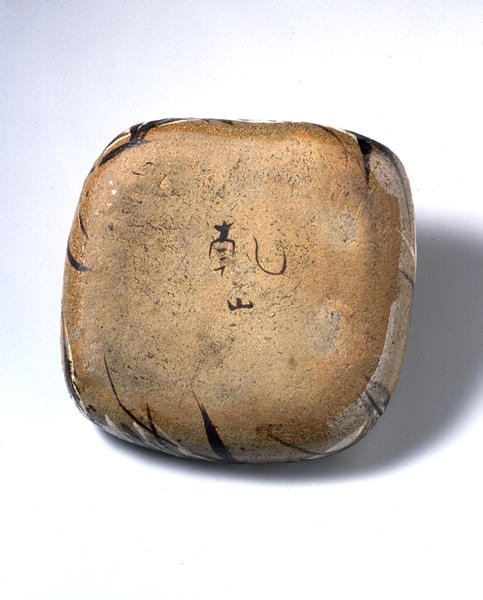 乾山銹絵染付草文四方鉢 - MIHO MUSEUM