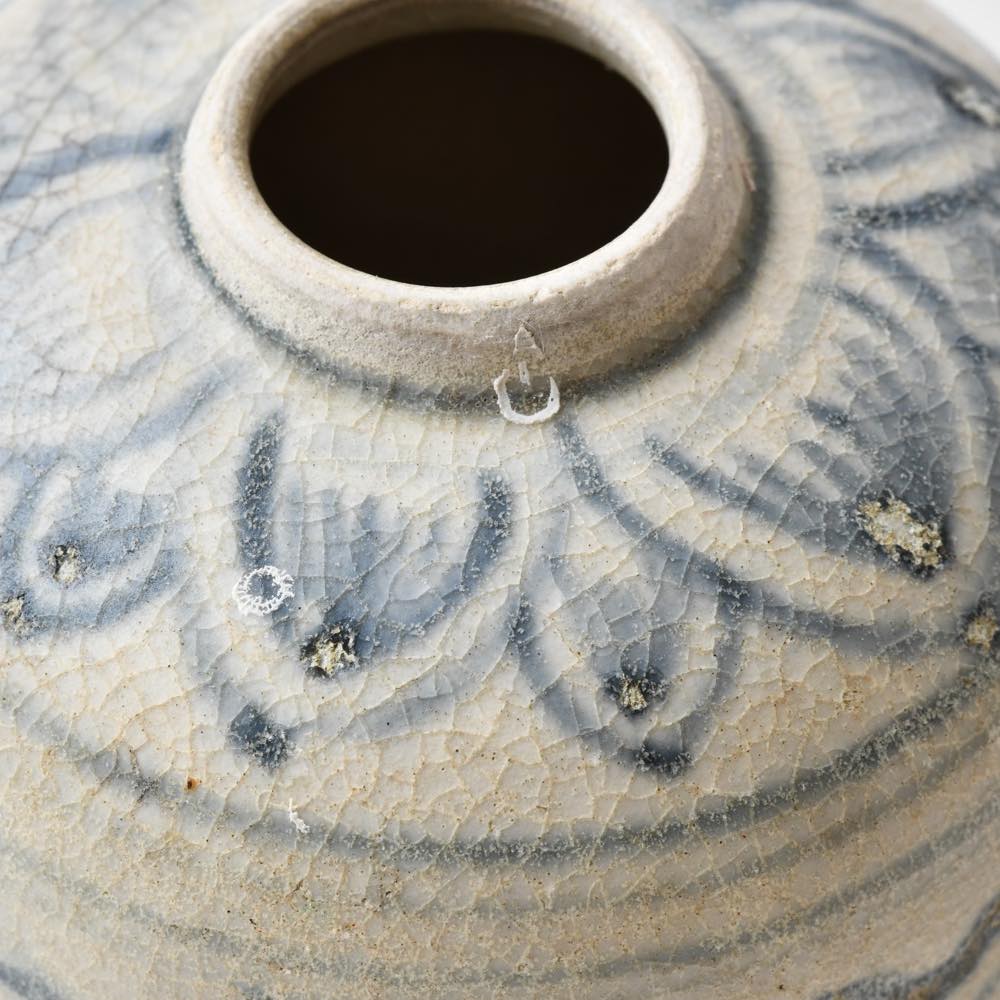 安南（ベトナム） 染付草花文花入 ｜ みんげい おくむら （日本と世界