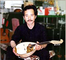 通販サイトムジークゾリステンのマンドリン・ギター製作家紹介。